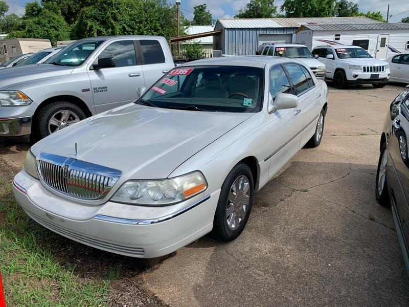 lincoln town car 2004 1LNHM85W14Y643852 image lincoln town car 2004 1LNHM85W14Y643852 image